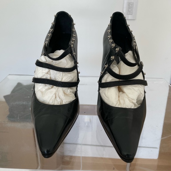 Manolo Blahnik - Picture 1 of 5